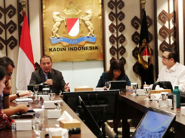 About Kadin UK